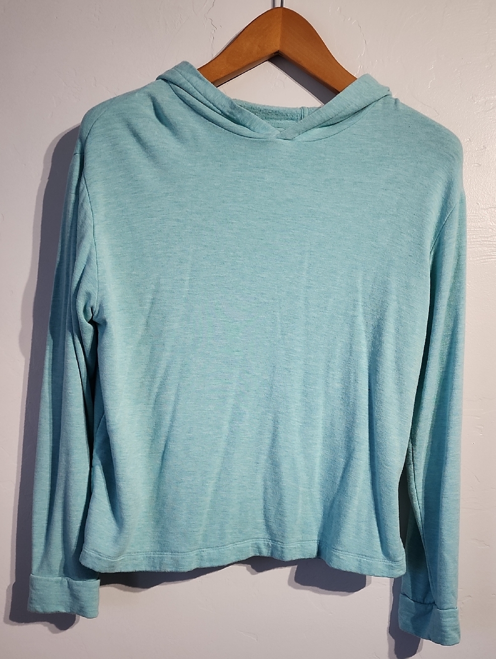 Vineyard Vines Light Aqua Pullover with Coral Logo Size XL 16 BIG GIRLS